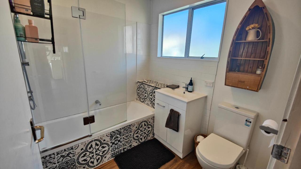 Spectacular Moana Views Villa Riverton ภายนอก รูปภาพ